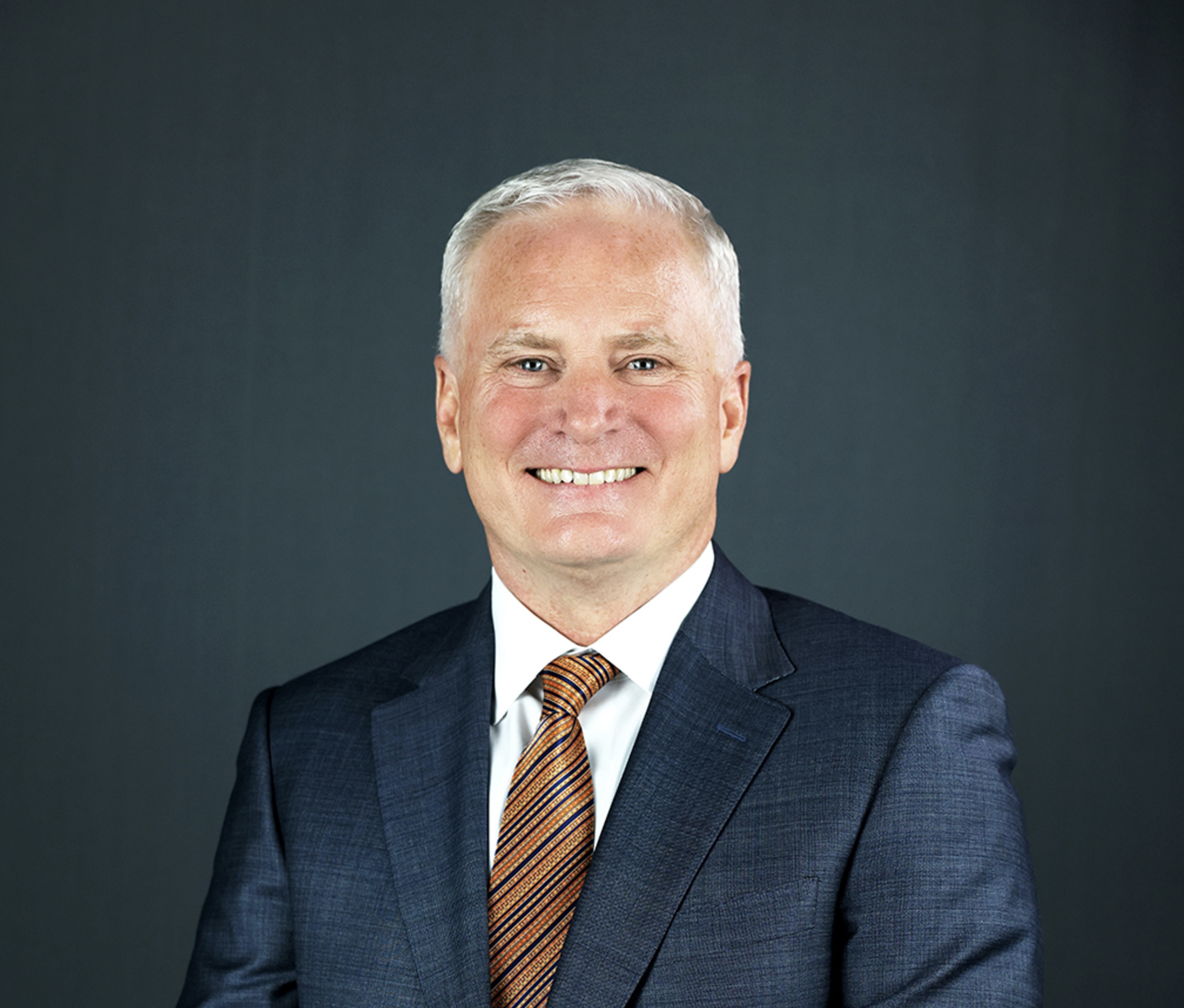 La Junta del Aeropuerto DFW nombra a Chris McLaughlin como nuevo CEO tras una búsqueda global de liderazgo La Junta del Aeropuerto DFW nombra a Chris McLaughlin como nuevo CEO tras una búsqueda global de liderazgo