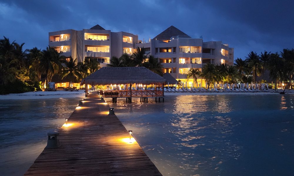 Descubre este paraisoAlmare Resort, la mejor forma de conocer la belleza natural de Isla Mujeres