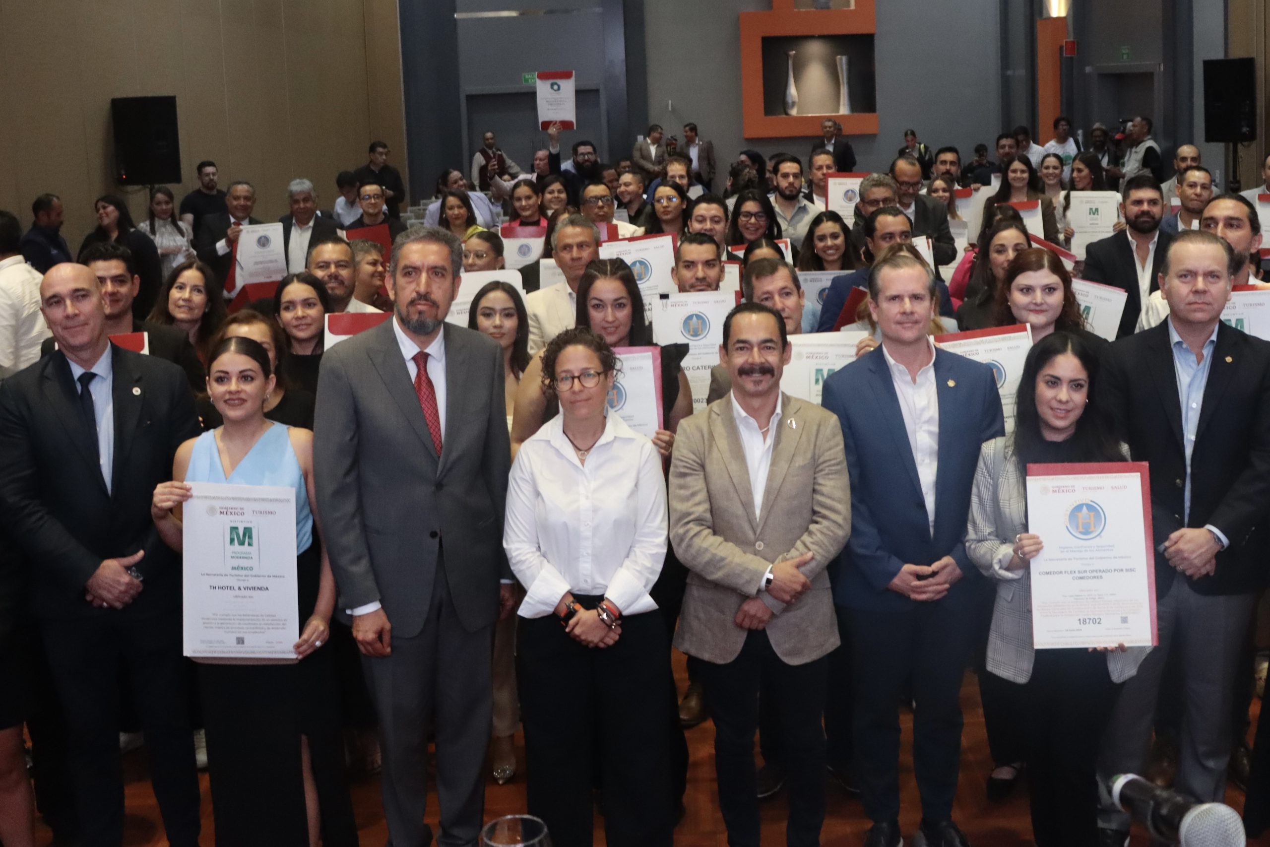 Reconocen la excelencia turística en Jalisco con entrega de distintivos de calidad Reconocen la excelencia turística en Jalisco con entrega de distintivos de calidad