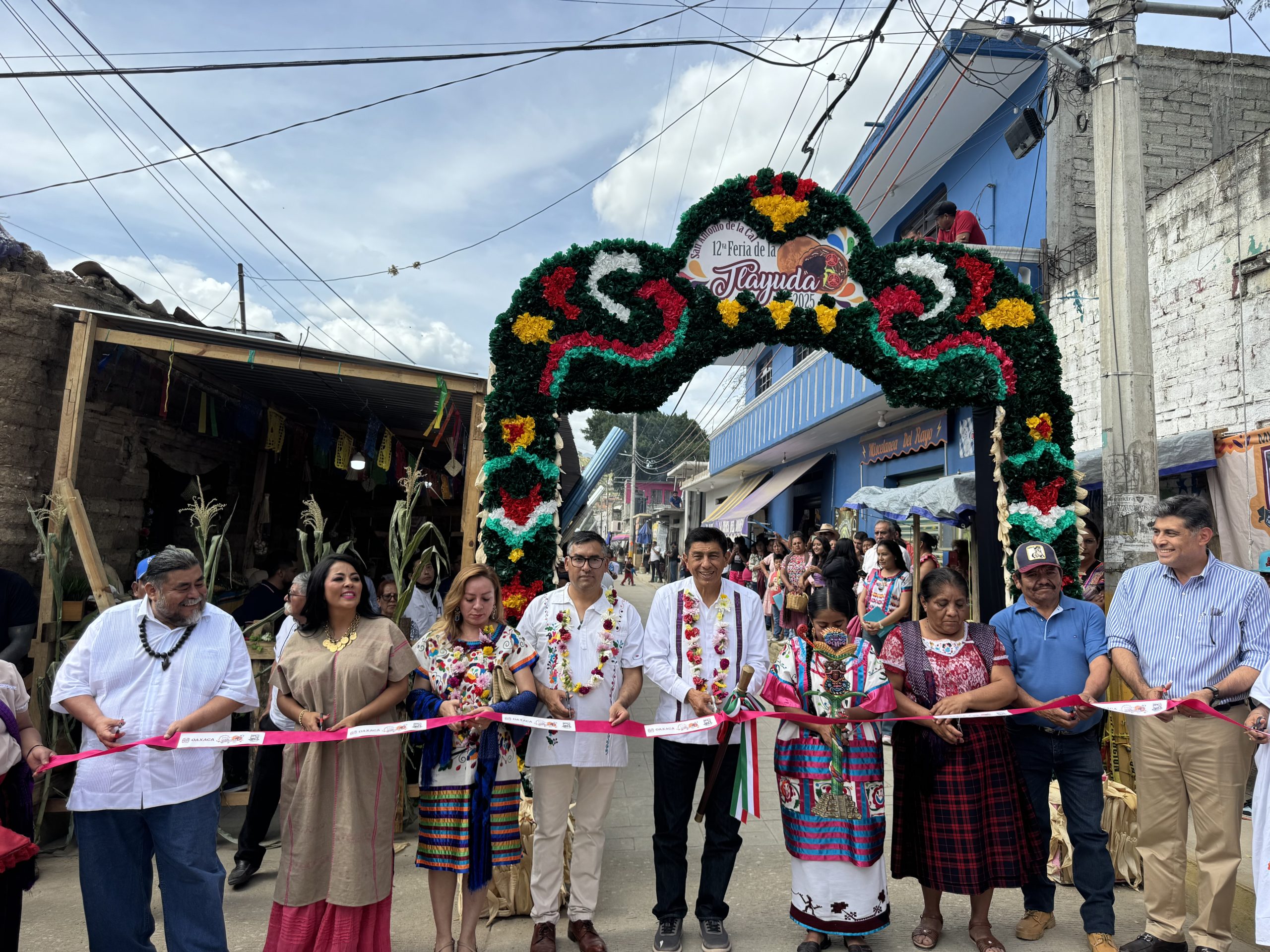 Durante la Guelaguetza 2025Oaxaca se vive con sabor a tlayuda, raíz profunda y fiesta auténtica: Gobernador Salomón Jara