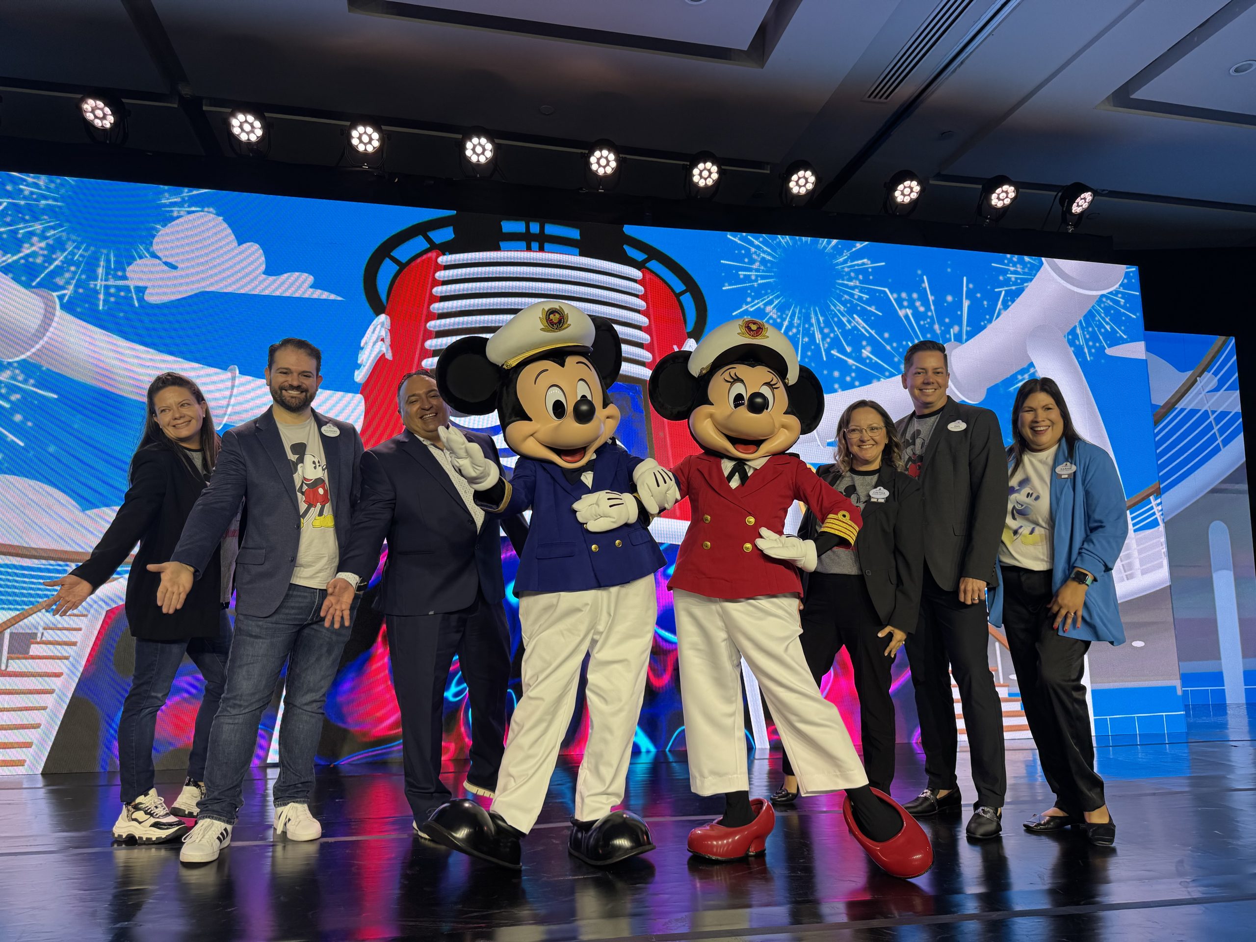 Y nueva guía de crucerosDisney Destinations lanza la guía “Momentos Mágicos Paso a Paso” y anuncia espectaculares novedades Y nueva guía de crucerosDisney Destinations lanza la guía “Momentos Mágicos Paso a Paso” y anuncia espectaculares novedades
