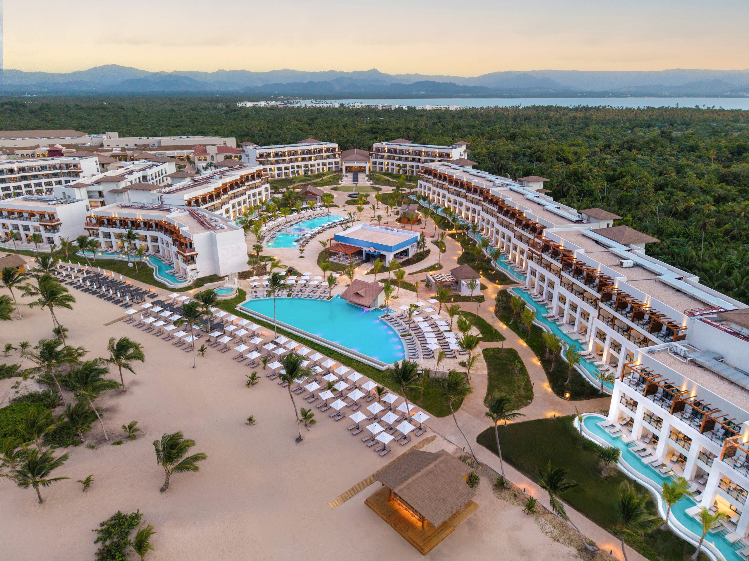 Hyatt inaugura Secrets Playa Esmeralda Resort & Spa en República Dominicana: lujo y romance en una costa virgen