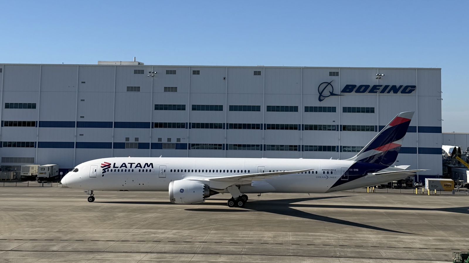 LATAM recibe su primer Boeing 787-9 con motores GEnx y acelera la renovación de su flota de largo alcance