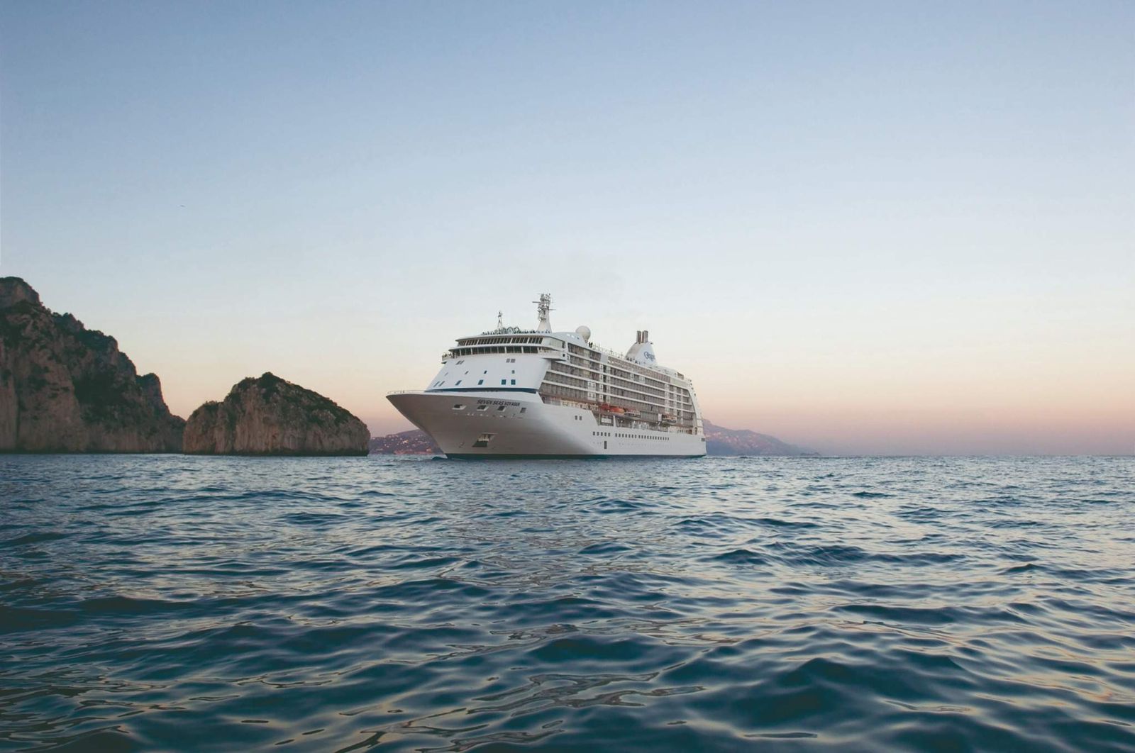 Para viajes hasta 2028Regent Seven Seas Cruises presenta mejora gratuita de dos categorías en suites y refuerza su propuesta de ultra lujo